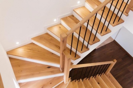 Comment r&eacute;ussir la pose de votre escalier chez vous
